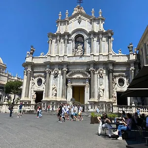 https://casa-di-rita.taorminaitalyhotels.com