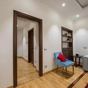 900 Apartment Rom